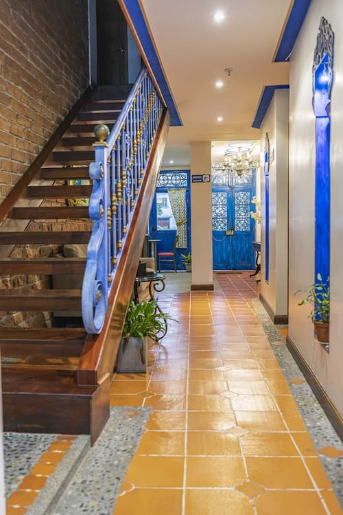 Hotel Azul de la Plaza, Interior entrance