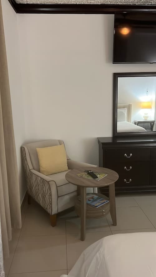 Island Turquoise Rental, Room