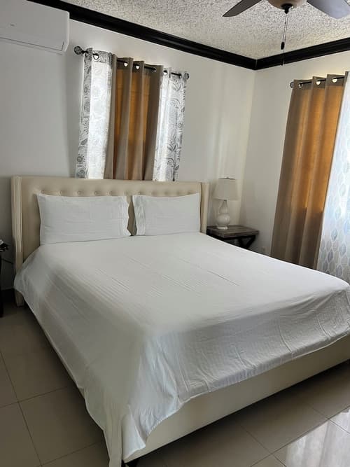 Island Turquoise Rental, Room