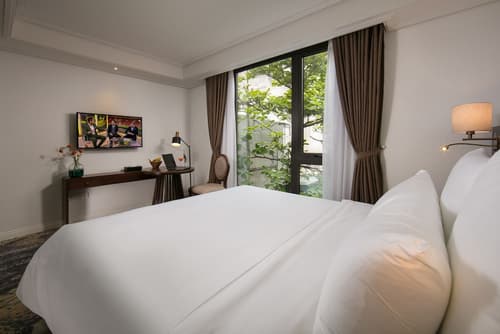 The Oriental Jade Hotel, Room