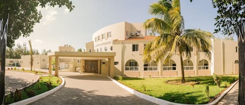 Hotel Omuhipiti, Front of property