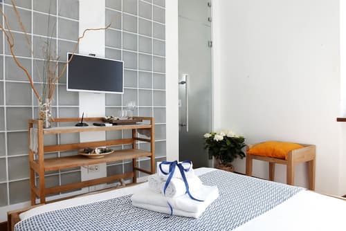 Arpaiu - Odeyo Sas, Room