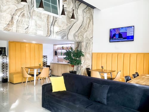 Park Hotel, Reception