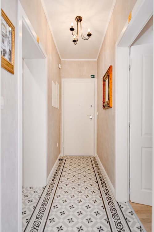 Le Monde Luxury Accommodation, Interior entrance