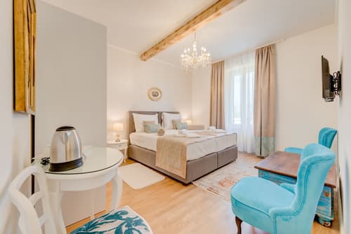 Le Monde Luxury Accommodation, Primary image