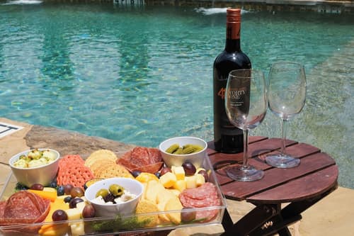 The Evers House, Concierge desk