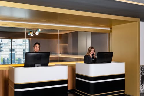 YOTEL Edinburgh, Reception