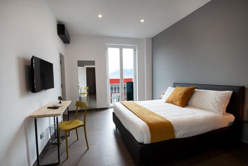 GB Vesuvius Napoli, Room