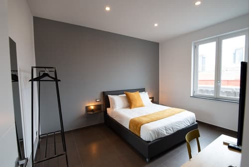 GB Vesuvius Napoli, Room