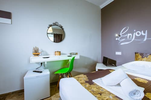 Gregory Comfort Hotel, Room