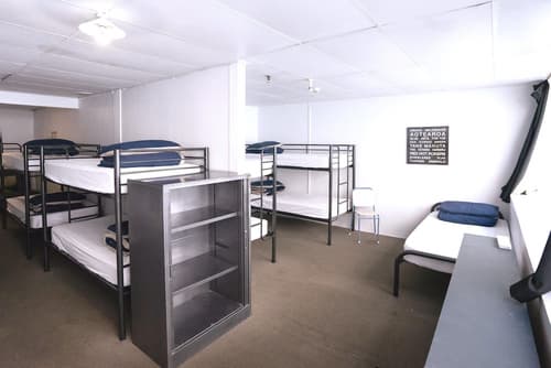 Attic Backpackers, Room