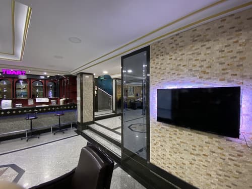 Grand Oral Hotel, Reception