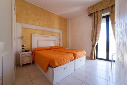 Hotel Diplomat Palace, Room