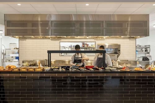 Oaks Wellington Hotel, Dining