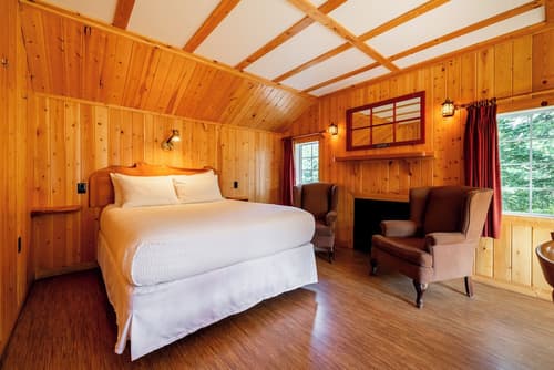 Pine Bungalows, Room