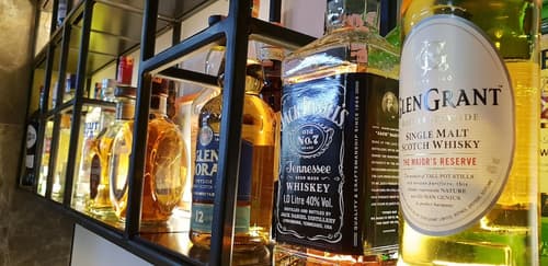 Metro Hotel Tirana, Bar (on property)