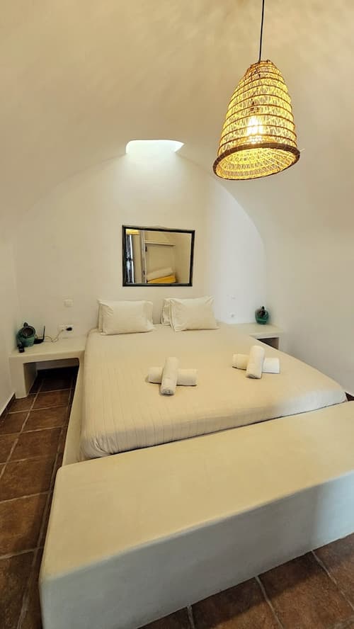 Kalitsi Canaves, Room