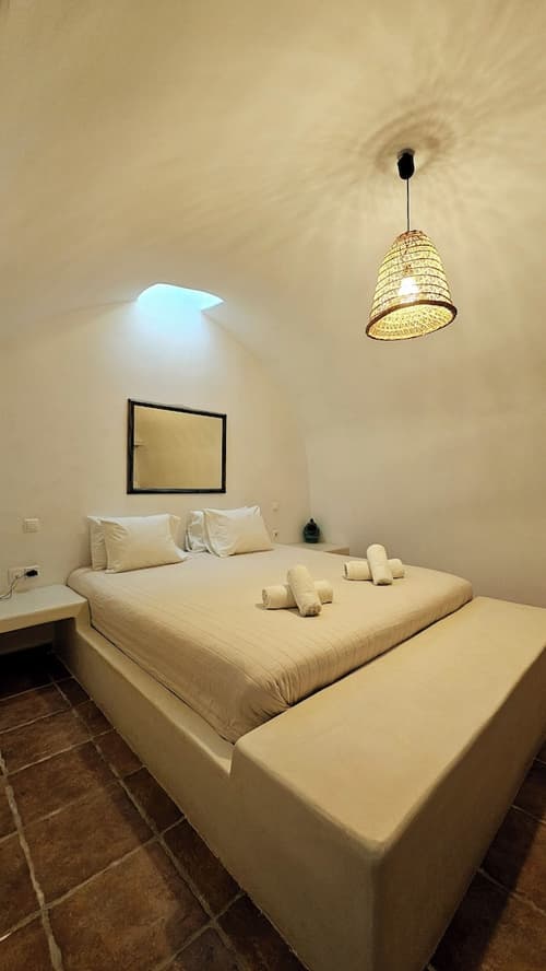 Kalitsi Canaves, Room