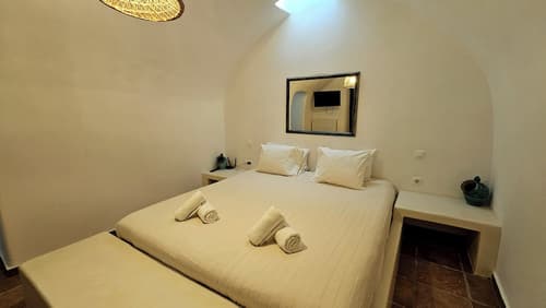 Kalitsi Canaves, Room