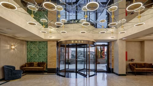 Sole Palace, Interior entrance