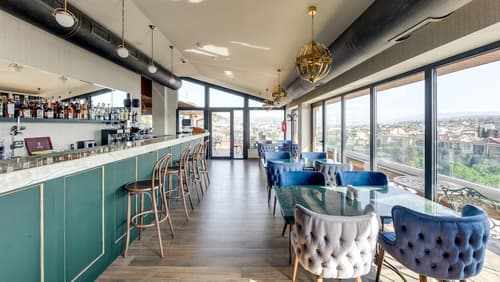 Sole Palace, Restaurant