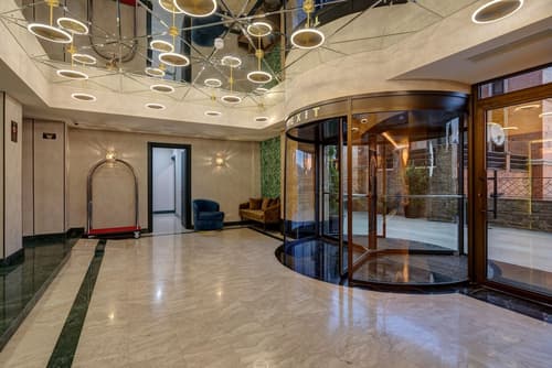 Sole Palace, Interior entrance