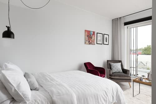 Bob W Telliskivi, Room