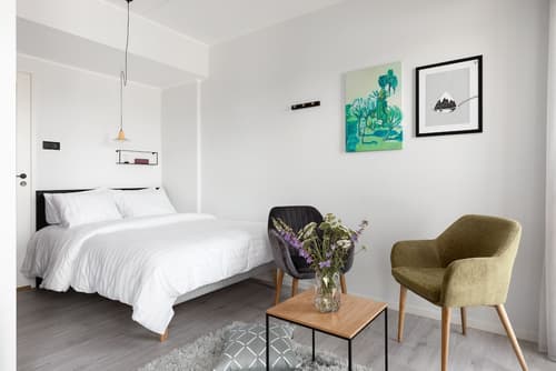 Bob W Telliskivi, Room