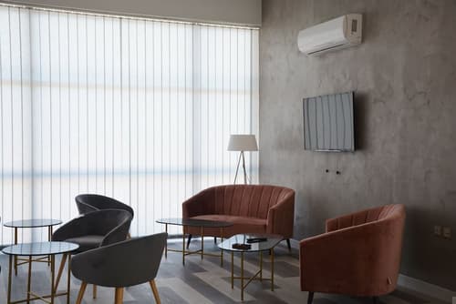 Avra Nafpliou, Lobby