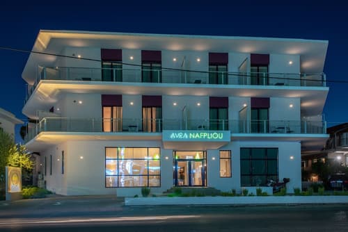 Avra Nafpliou, Property entrance