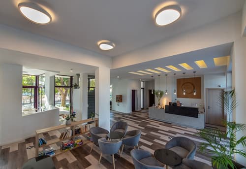 Avra Nafpliou, Reception