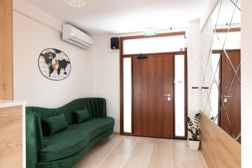 City Plaza Apartments & Rooms, Reception