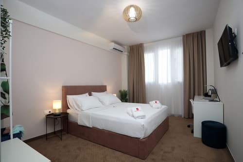 City Plaza Apartments & Rooms, Room