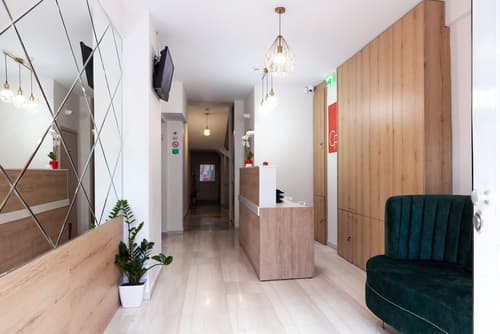 City Plaza Apartments & Rooms, Reception