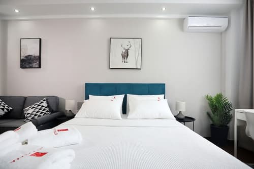 City Plaza Apartments & Rooms, Room