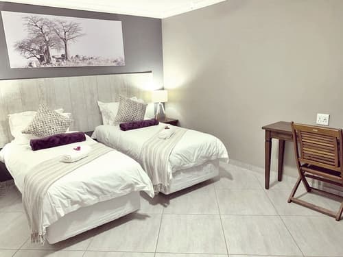 The Wilds Guest House, Room