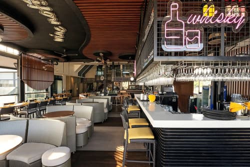 Yello! Hotel, Reception