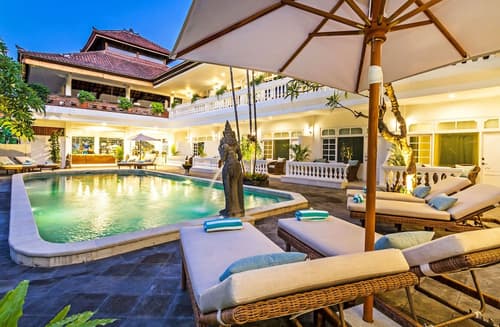 Akaya Bali, Primary image