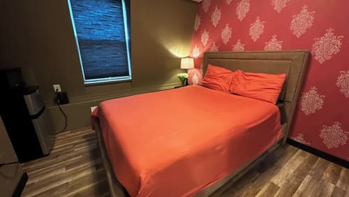 Queen Nest Hotel, Room