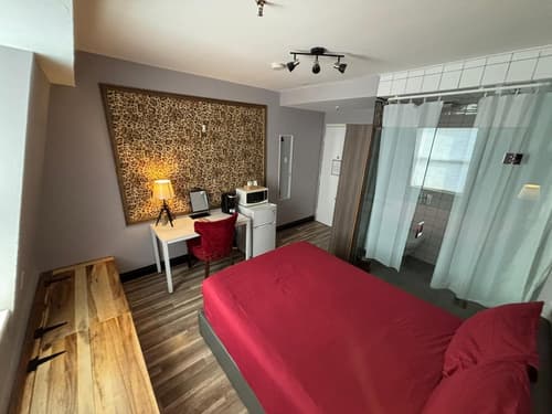 Queen Nest Hotel, Room