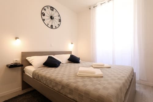 Pyrotima Apartments, Room