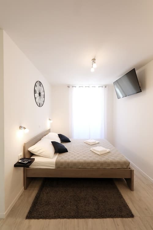 Pyrotima Apartments, Room