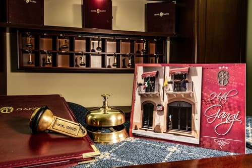 Hotel Gangi, Primary image