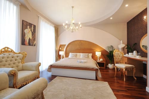 Silver & Gold Luxury Rooms, Primary image