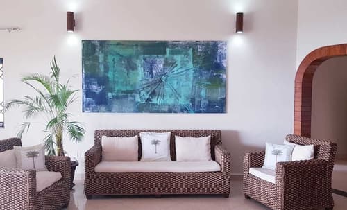 Calm Sorento, Lobby sitting area