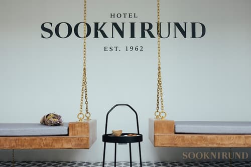 Sooknirund Hotel, Interior entrance