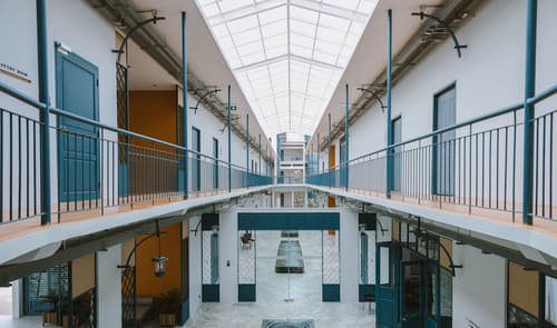 Sooknirund Hotel, Interior entrance