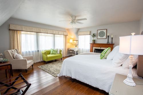 Hummingbird Estate Wine & Suites, Room