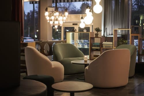 Hotel Flora, Reception