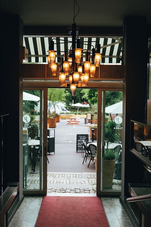 Hotel Flora, Reception